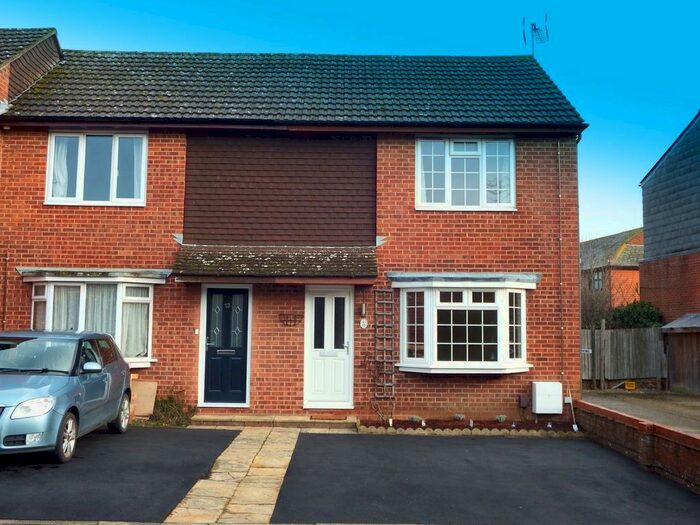 2 Bedroom End Of Terrace House To Rent In Springwell Road, Tonbridge, TN9