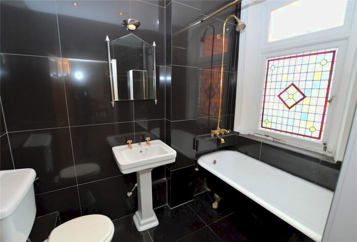 1 Bedroom Flat To Rent In Gleneldon Road, London, SW16