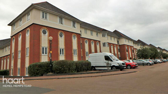 2 Bedroom Apartment To Rent In Walsingham Close, Hatfield, AL10