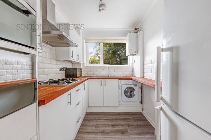 2 Bedroom Flat For Sale In Dene Court, Mount Avenue, Ealing, W5