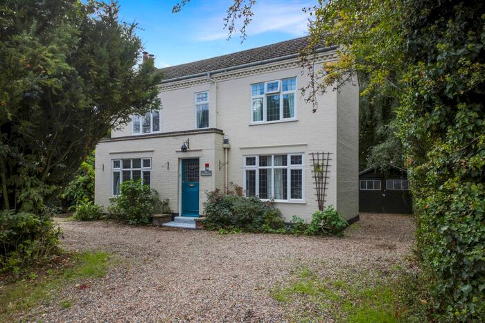 4 Bedroom Detached House To Rent In Shelford Road, Trumpington, Cambridge, CB2