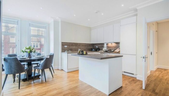 3 Bedroom Flat To Rent In King Street, London, Greater London, W6