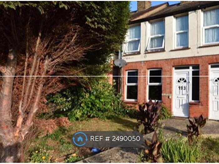 Studio To Rent In Carlton Avenue, Westcliff-On-Sea, SS0