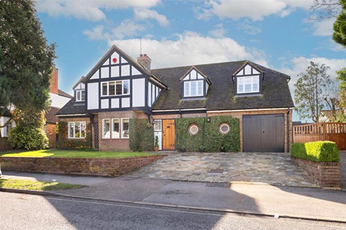5 Bedroom Detached House For Sale In Dalkeith Road, Harpenden, AL5