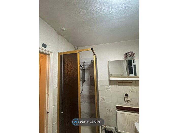 3 Bedroom End Of Terrace House To Rent In Wide Way, Mitcham, CR4