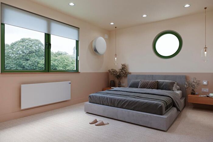 3 Bedroom House To Rent In North Down, South Croydon, CR2