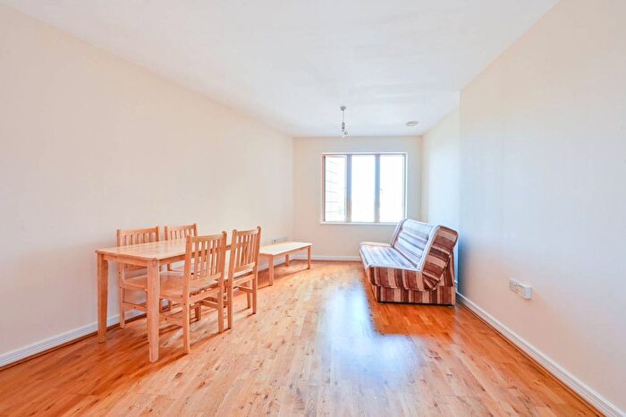 1 Bedroom Flat For Sale In Luminosity Court, Ealing, London, W13