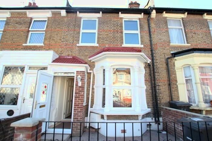 3 Bedroom Detached House To Rent In Clinton Road, Harringey, N15