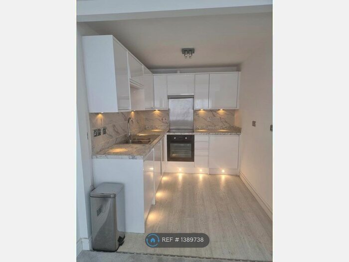 2 Bedroom Flat To Rent In Curtis Drive, London, W3