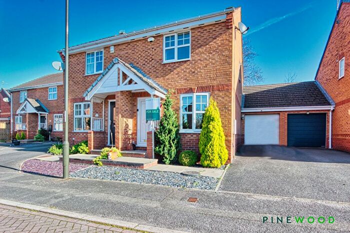 2 Bedroom Semi Detached House For Sale In Old House Road, Chesterfield, Derbyshire, S40