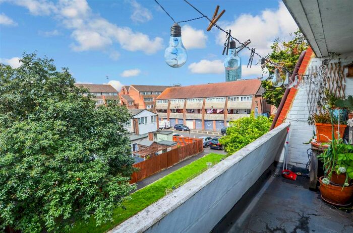 2 Bedroom Flat To Rent In Perran Walk, Brentford, TW8