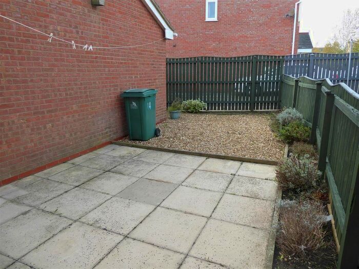 2 Bedroom SemiDetached House To Rent In Buckingham Grove, Scartho Top