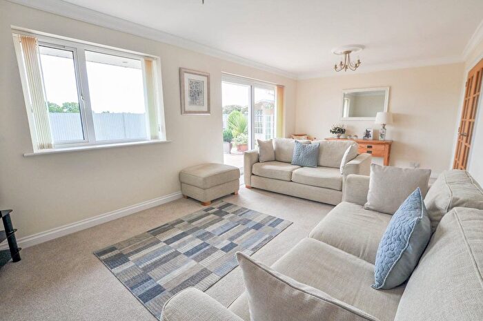 3 Bedroom Bungalow For Sale In Fernway Close, Wimborne, BH21