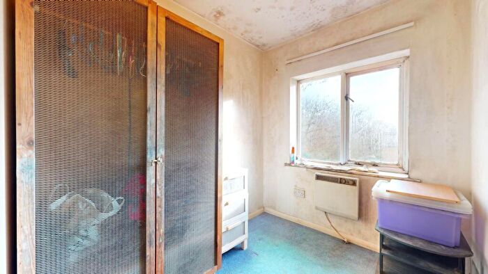 2 Bedroom Flat For Sale In Flat Lapwing Court, Eagle Drive, Colindale, NW9