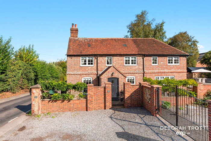 4 Bedroom Detached House For Sale In Wateringbury Road, East Malling, ME19