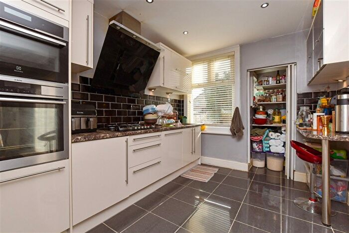 4 Bedroom Detached House For Sale In Osmond Gardens, Wallington, Surrey, SM6