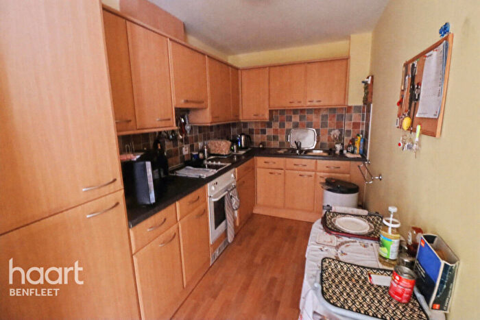 2 Bedroom Flat For Sale In Hart Road, Benfleet, SS7
