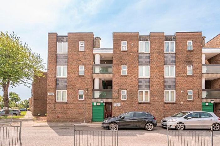 1 Bedroom Flat For Sale In Midwood Close, London, NW2