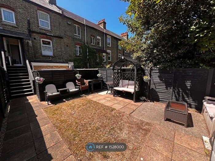 2 Bedroom Maisonette To Rent In Durban Road, Margate, CT9