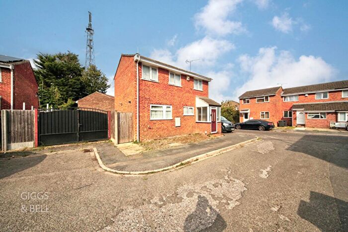 3 Bedroom Detached House For Sale In Wolston Close, Luton, Bedfordshire, LU1