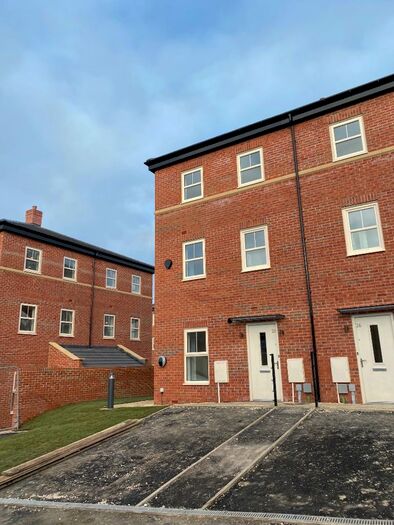 2 Bedroom Town House To Rent In Roche Avenue, Leeds, West Yorkshire, LS14