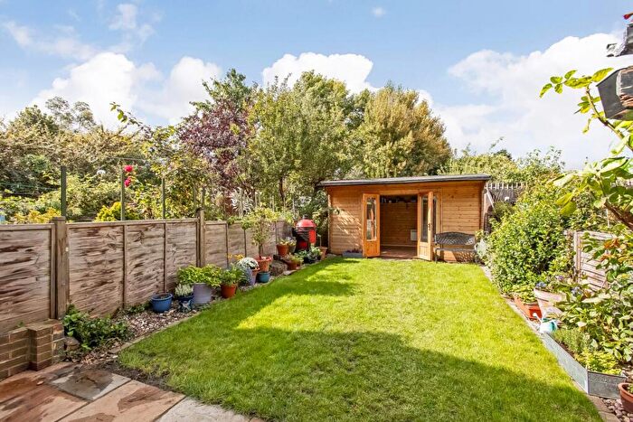 2 Bedroom Flat For Sale In Dunstans Road, East Dulwich, London, SE22