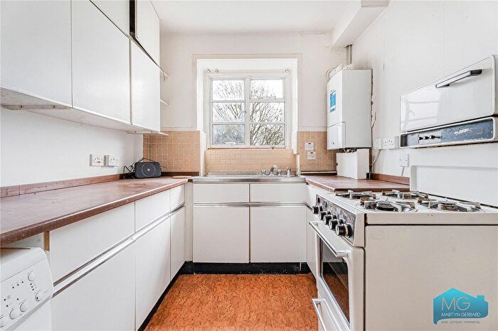 2 Bedroom Flat For Sale In Denison Close, London, N2