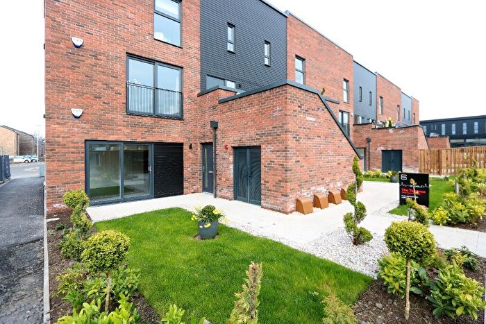 2 Bedroom Flat To Rent In Festival Court, Glasgow, G51