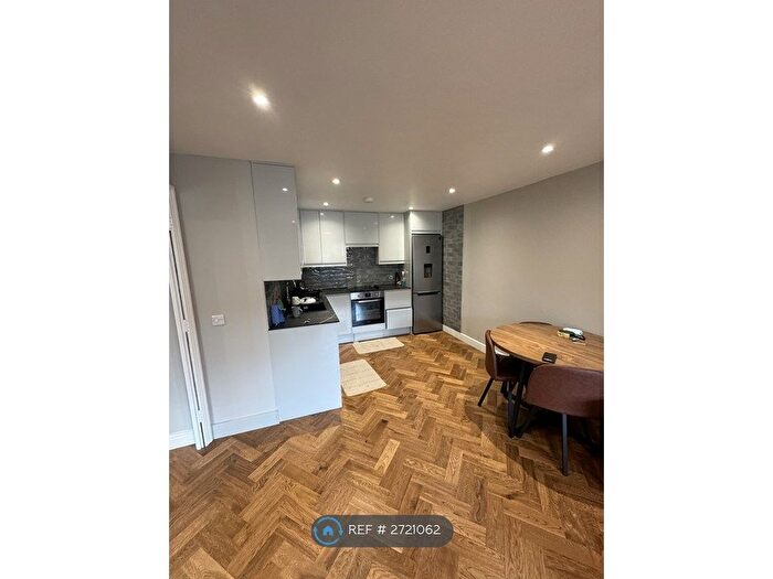 2 Bedroom Flat To Rent In Cline Road, London, N11