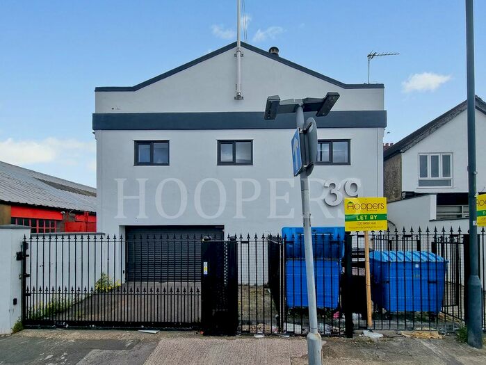 2 Bedroom Flat To Rent In Waterloo Road, London, NW2