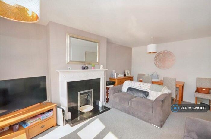 2 Bedroom Flat To Rent In South Street, Eastbourne, BN21