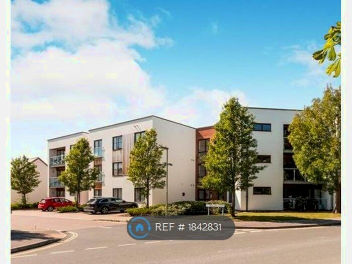 2 Bedroom Flat To Rent In Hollies Court, Basingstoke, RG24