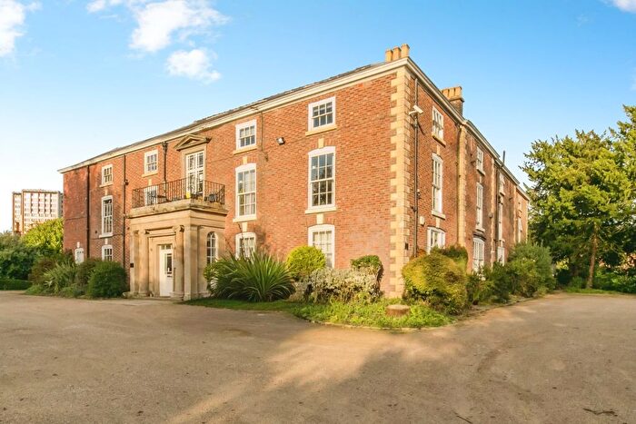 2 Bedroom Flat For Sale In Brocklehurst Avenue, Macclesfield, Cheshire, SK10