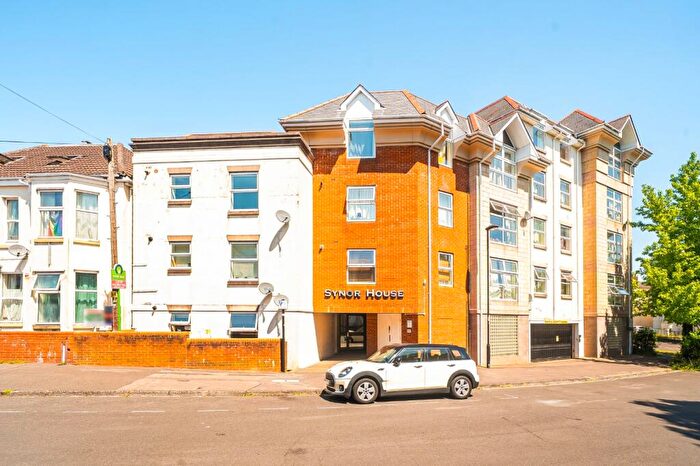 2 Bedroom Flat For Sale In Ordnance Road, Southampton, Hampshire, SO15