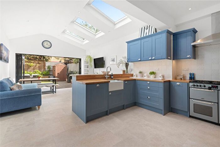 3 Bedroom Detached House For Sale In Eswyn Road, SW17