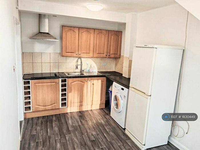 2 Bedroom Flat To Rent In Napier Road, Luton, LU1