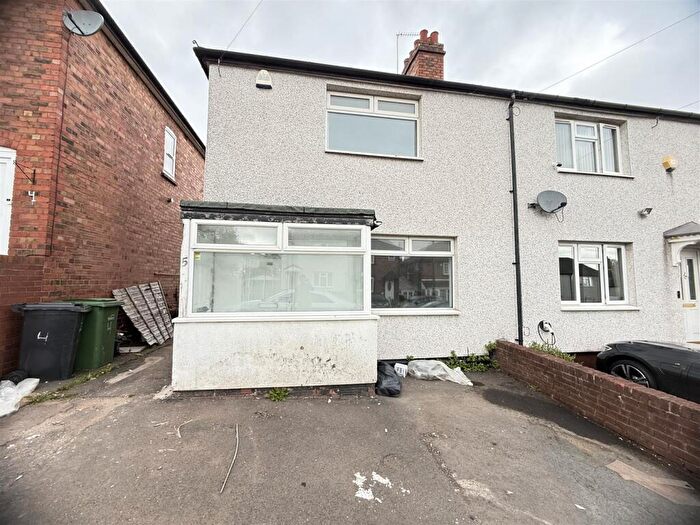3 Bedroom House To Rent In Highfield Road, Dudley, DY2