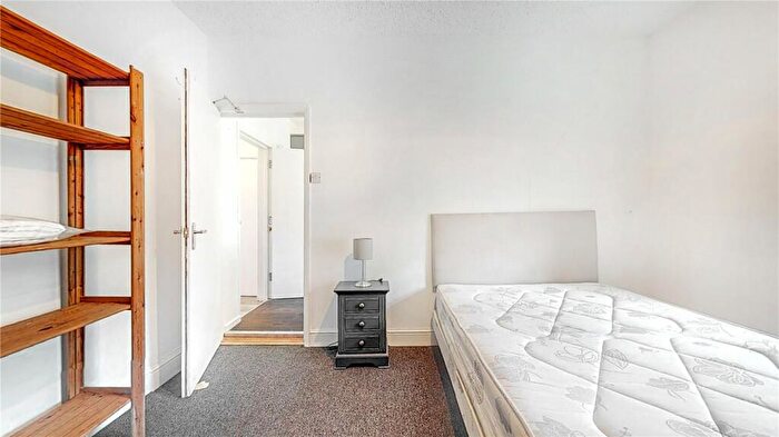 6 Bedroom House To Rent In Third Avenue, BA2