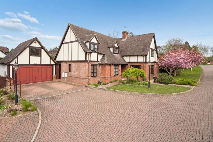 4 Bedroom Detached House For Sale In Maltings Close, Stewkley, Buckinghamshire, LU7