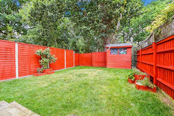 3 Bedroom Semi-detached House For Sale In Knaves Acre, Headcorn, Kent, TN27