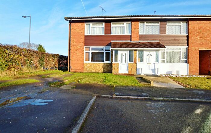 4 Bedroom End Of Terrace House For Sale In Franklin Avenue, Slough, SL2