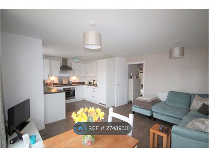 2 Bedroom Flat To Rent In Broadhurst Place, Basildon, SS14