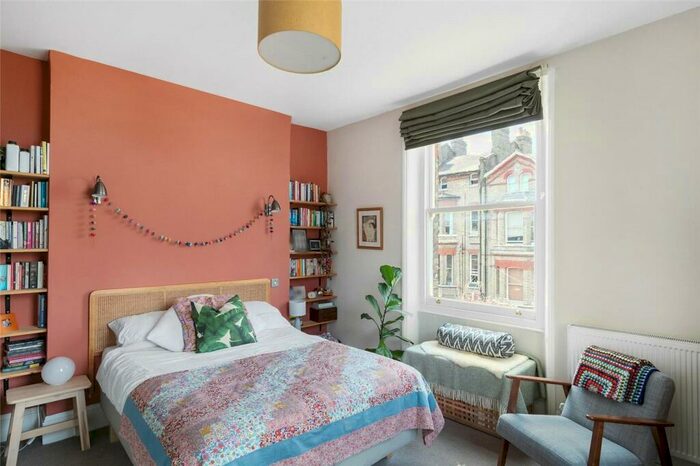 2 Bedroom Apartment To Rent In Woodland Road, London, SE19