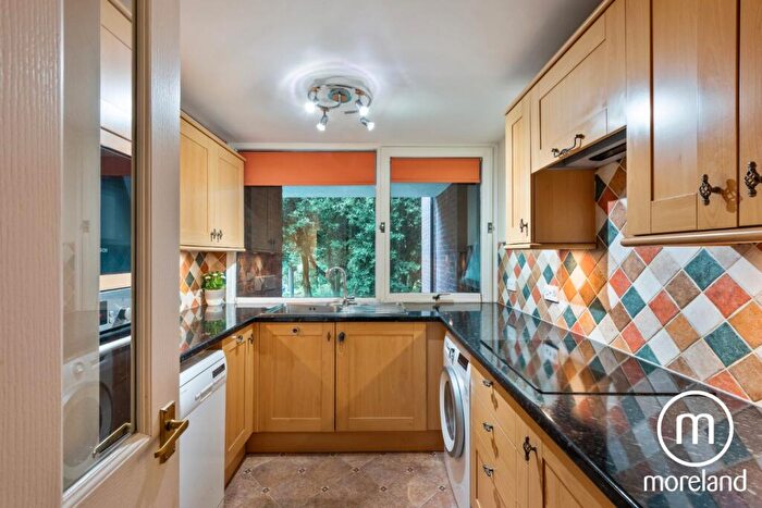 2 Bedroom Apartment To Rent In Chandos Way, Golders Green, NW11