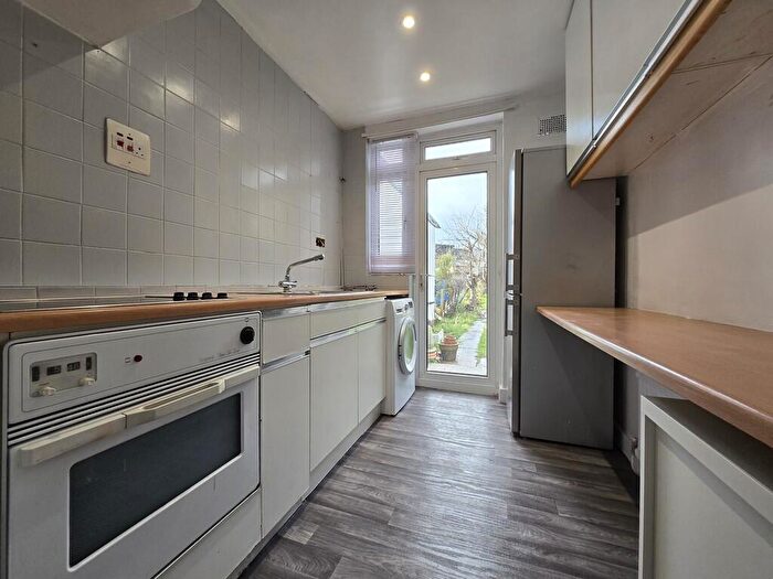 3 Bedroom Terraced House To Rent In Bawdsey Avenue, Newbury Park, IG2