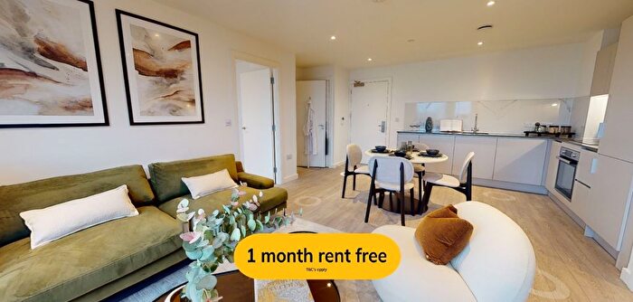 2 Bedroom Flat To Rent In Dumballs Road, Cardiff, CF10