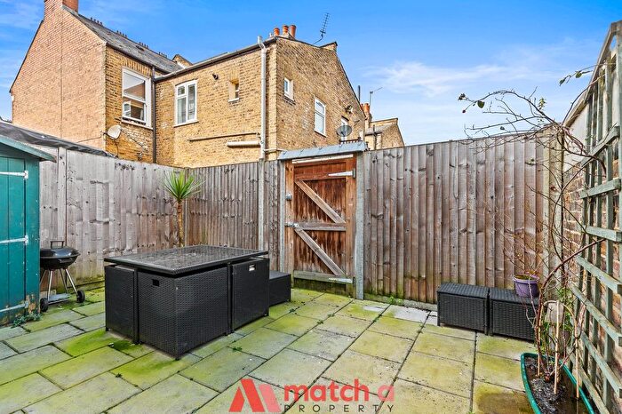 1 Bedroom Flat To Rent In Albany Road, Brentford, TW8