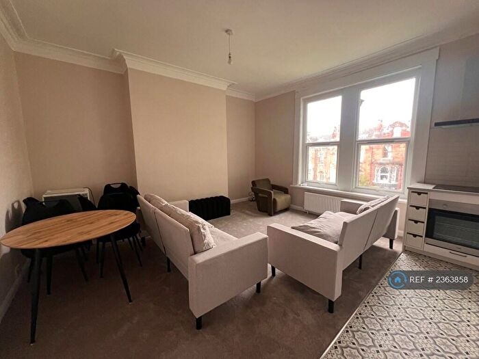 5 Bedroom Flat To Rent In Victoria Terrace, Leeds, LS3