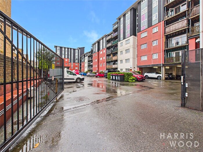 3 Bedroom Flat To Rent In Lower Southend Road, Wickford, Essex, SS11