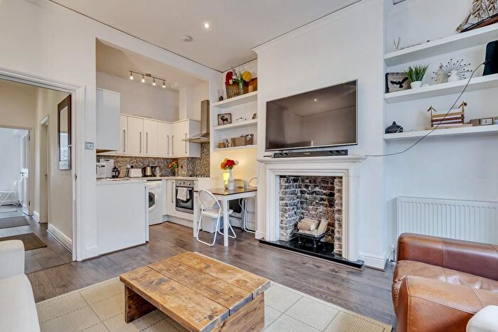 2 Bedroom Flat To Rent In Halford Road, London, SW6